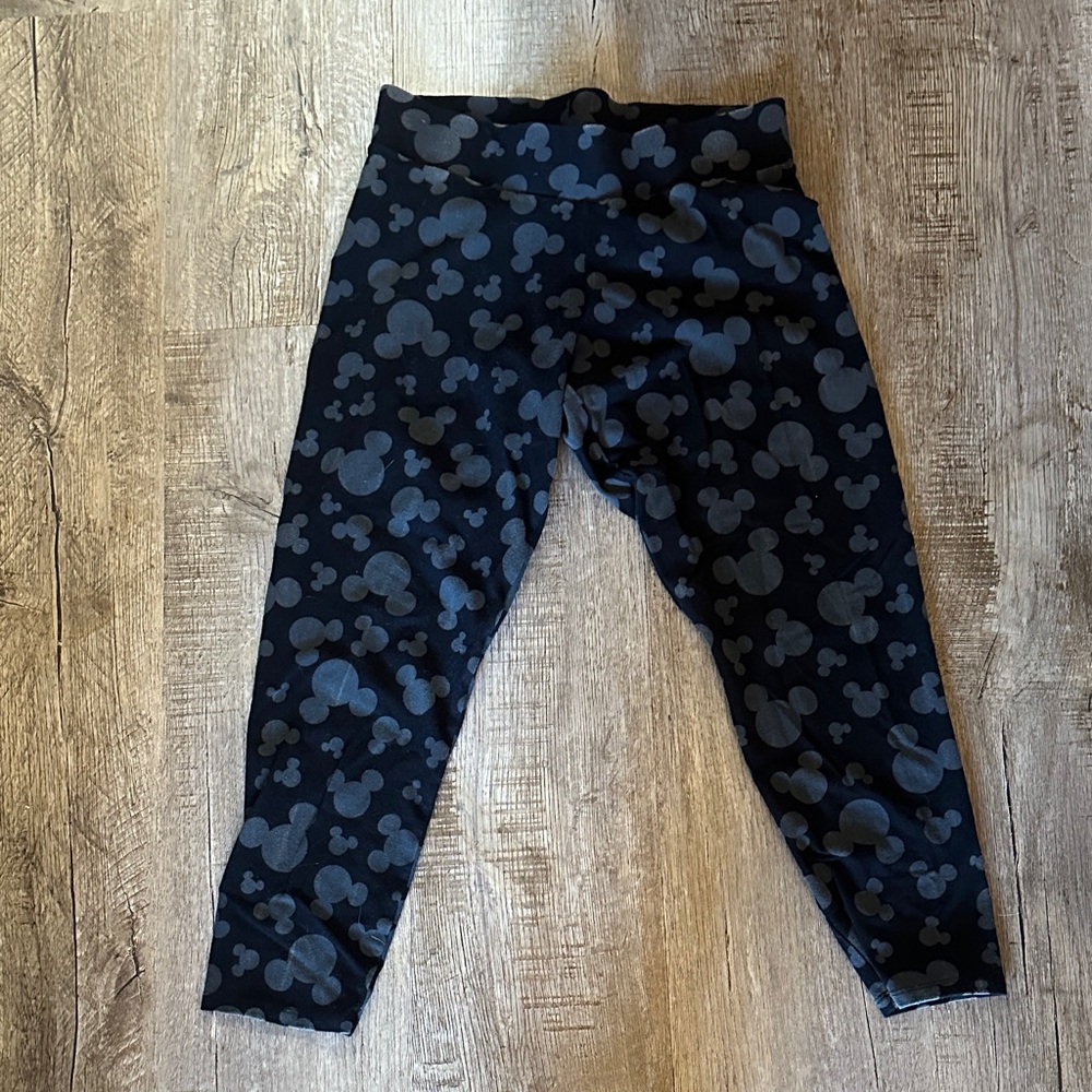 Torrid Black and Gray Mickey Mouse cropped Leggings